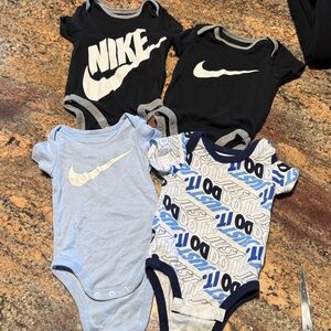 Nike Infant Bodysuit Set - Black, Light Blue, White
